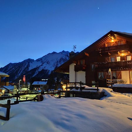 Hotel Santa San à Champoluc Extérieur photo