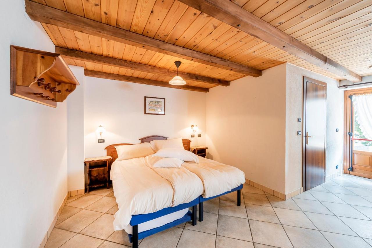 Hotel Santa San à Champoluc Extérieur photo