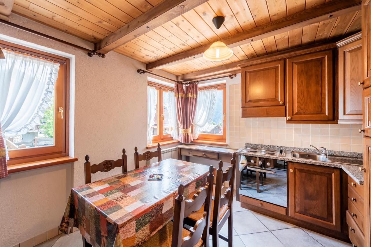 Hotel Santa San à Champoluc Extérieur photo
