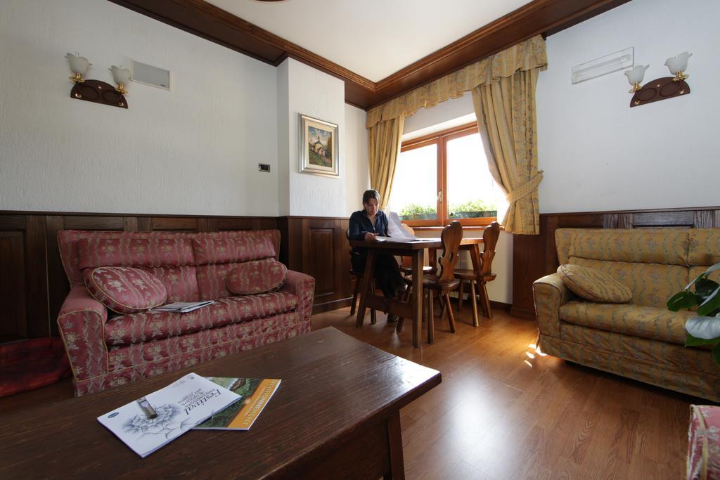 Hotel Santa San à Champoluc Extérieur photo