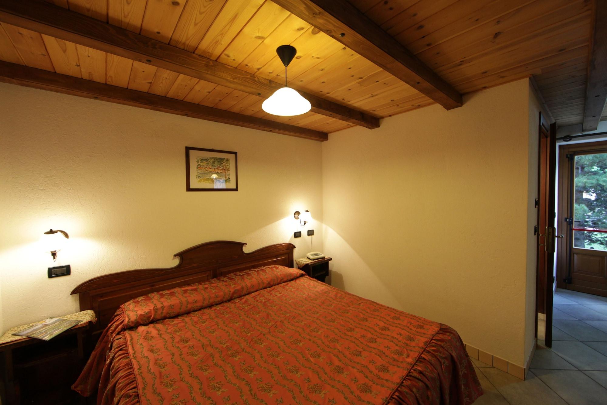 Hotel Santa San à Champoluc Extérieur photo