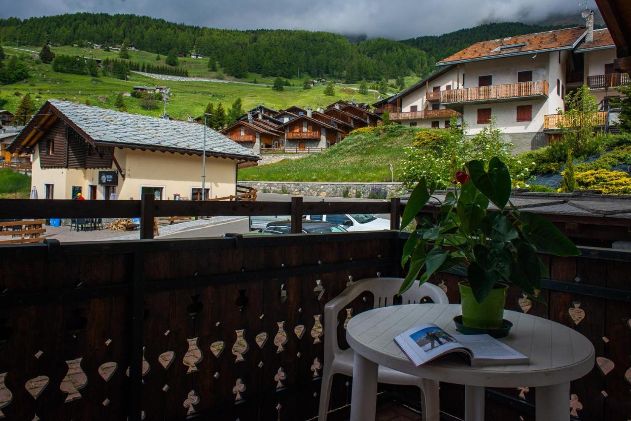 Hotel Santa San à Champoluc Extérieur photo