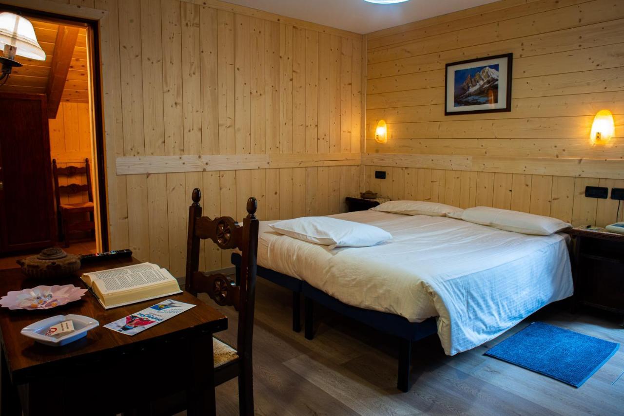 Hotel Santa San à Champoluc Extérieur photo