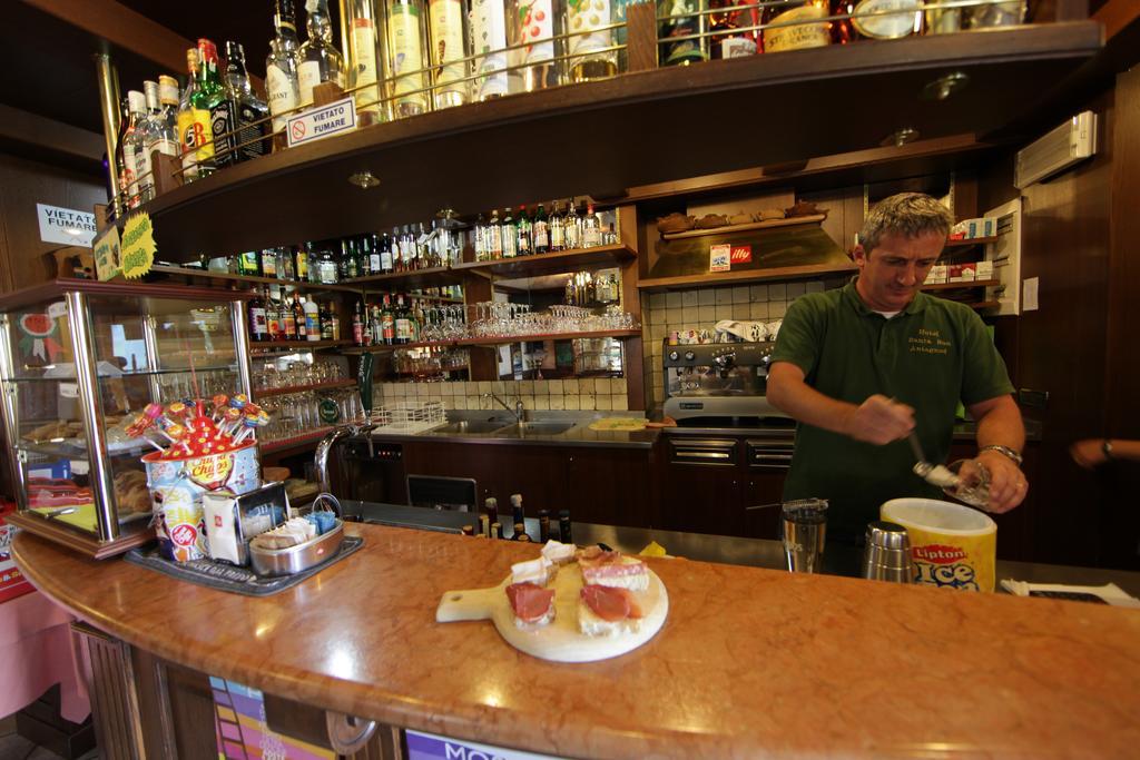 Hotel Santa San à Champoluc Extérieur photo