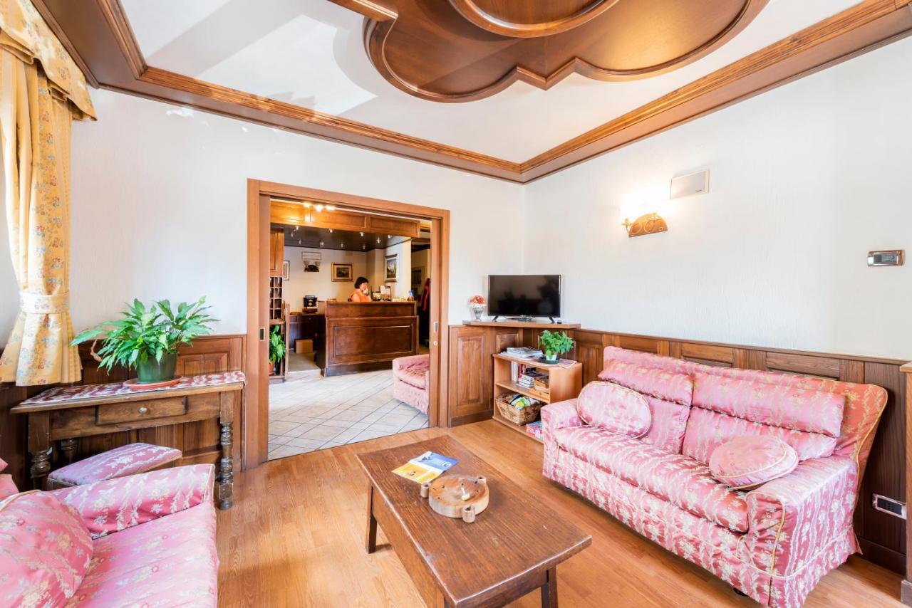 Hotel Santa San à Champoluc Extérieur photo