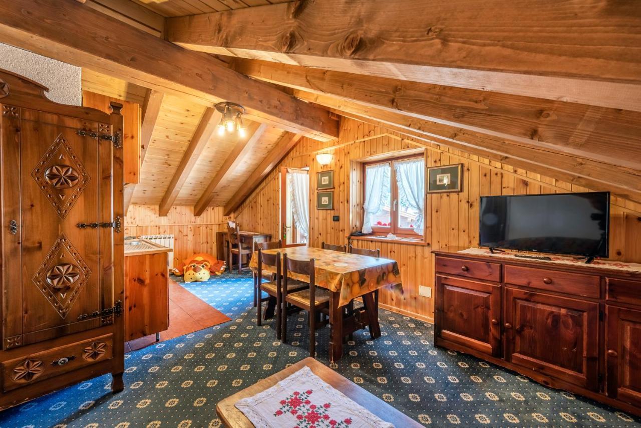 Hotel Santa San à Champoluc Extérieur photo